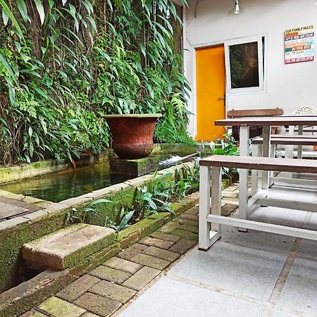 Jeng Tini Guest House Bogor Exterior photo