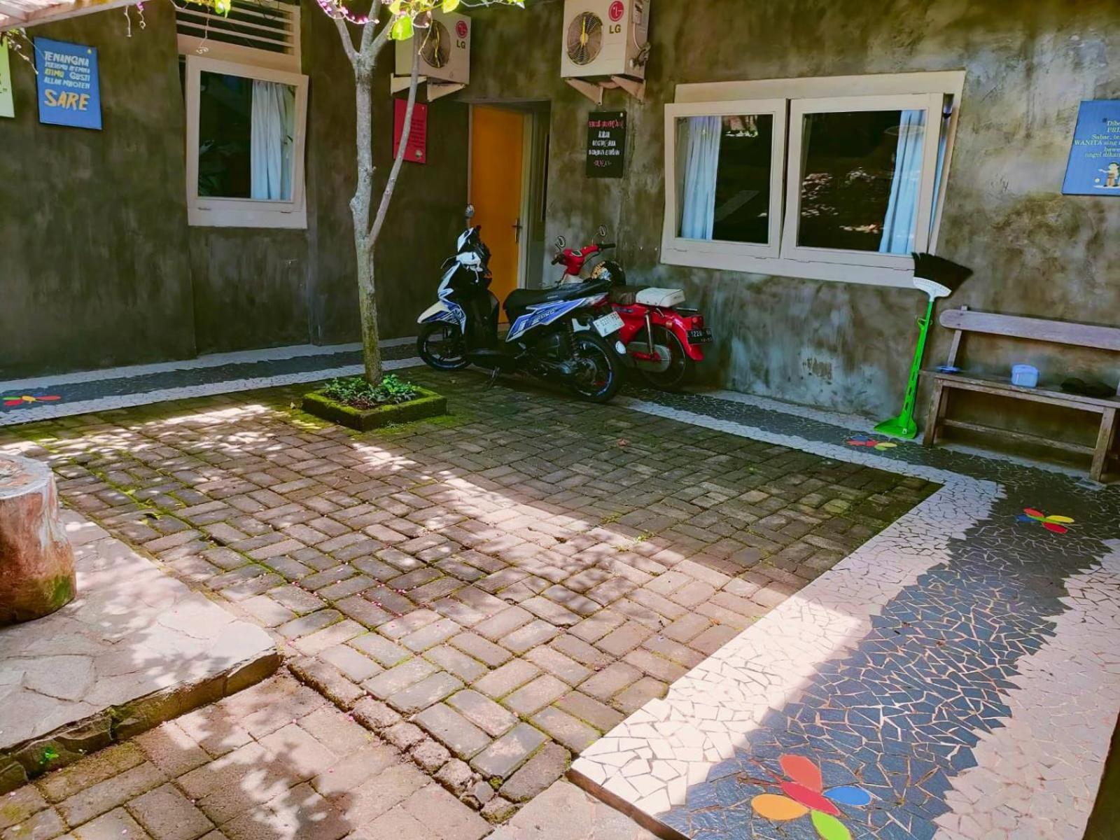 Jeng Tini Guest House Bogor Exterior photo